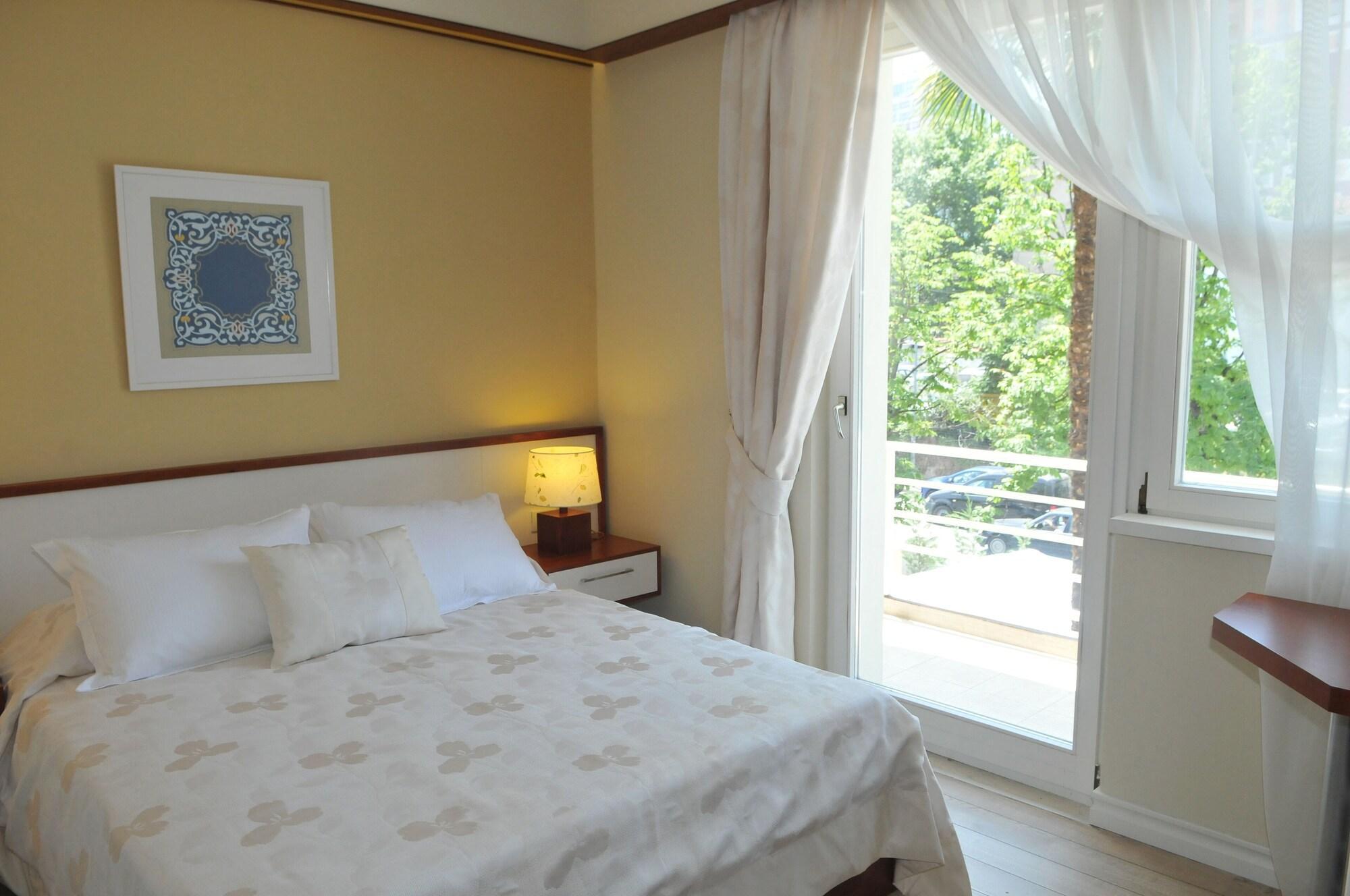 Hotel Sokrat Tirana Exterior foto