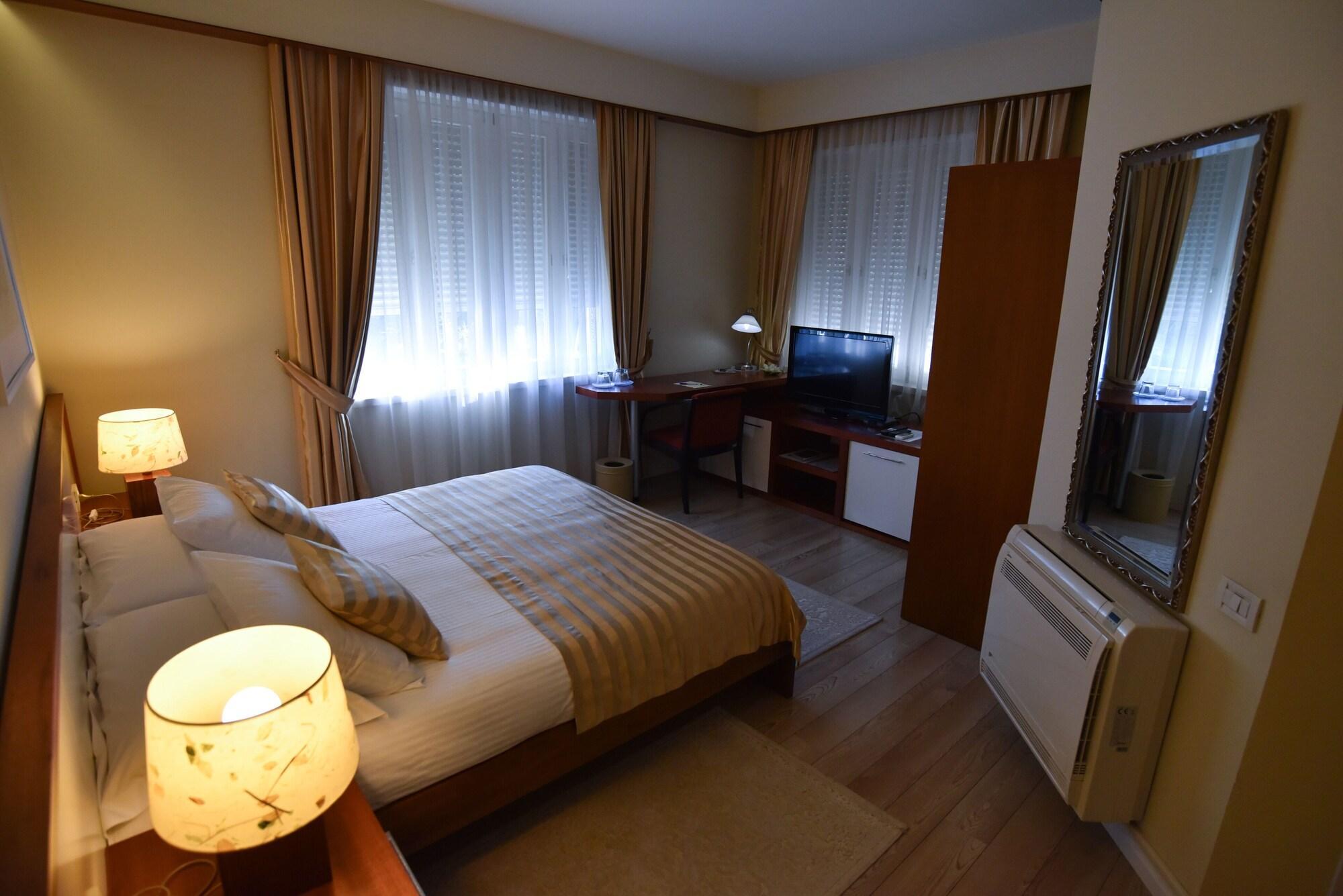 Hotel Sokrat Tirana Exterior foto