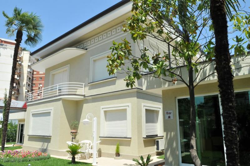 Hotel Sokrat Tirana Exterior foto