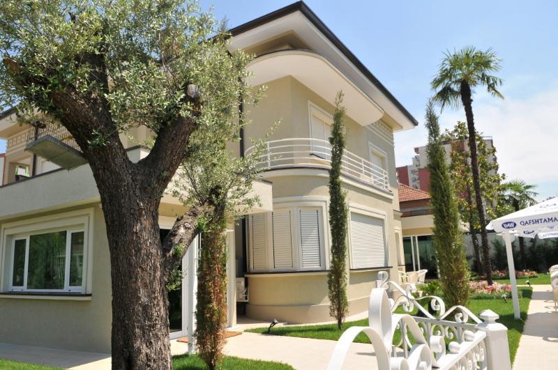 Hotel Sokrat Tirana Exterior foto