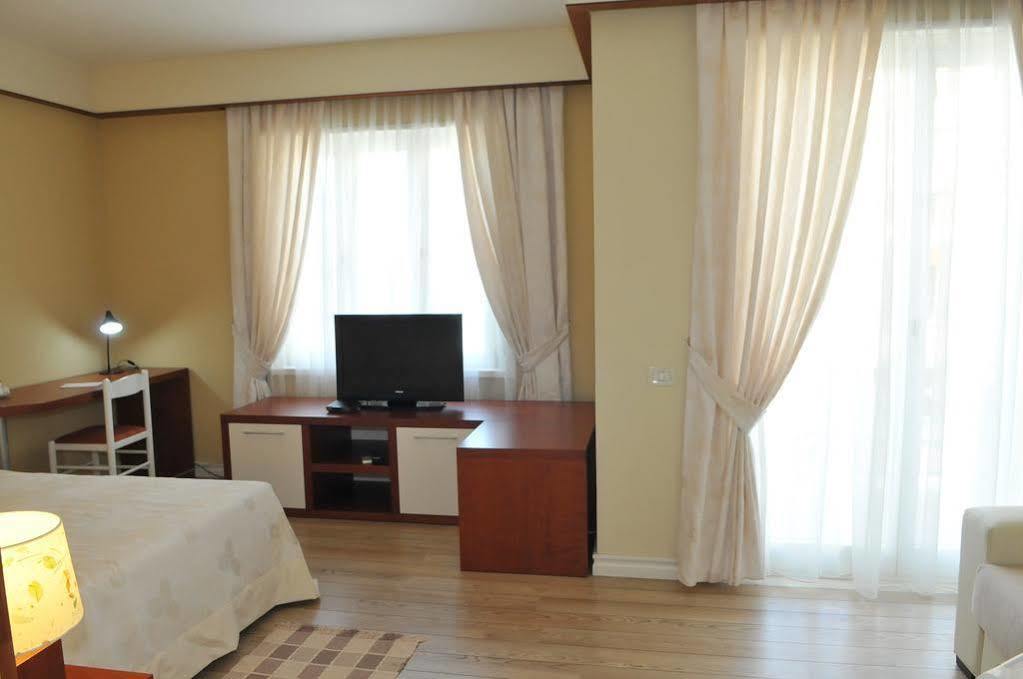 Hotel Sokrat Tirana Exterior foto